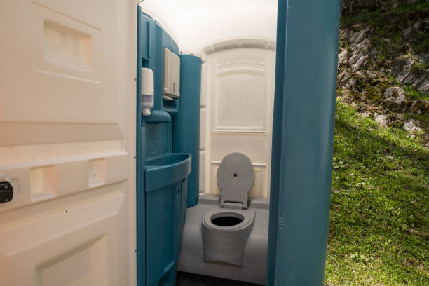 Best Porta potty rental near me  in Lake Linden, MI